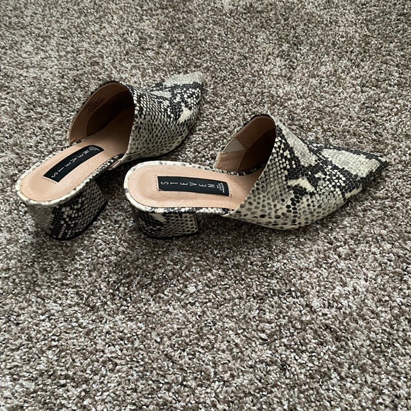 Steven by Steve Madden snake print mule - Picture 3 of 3